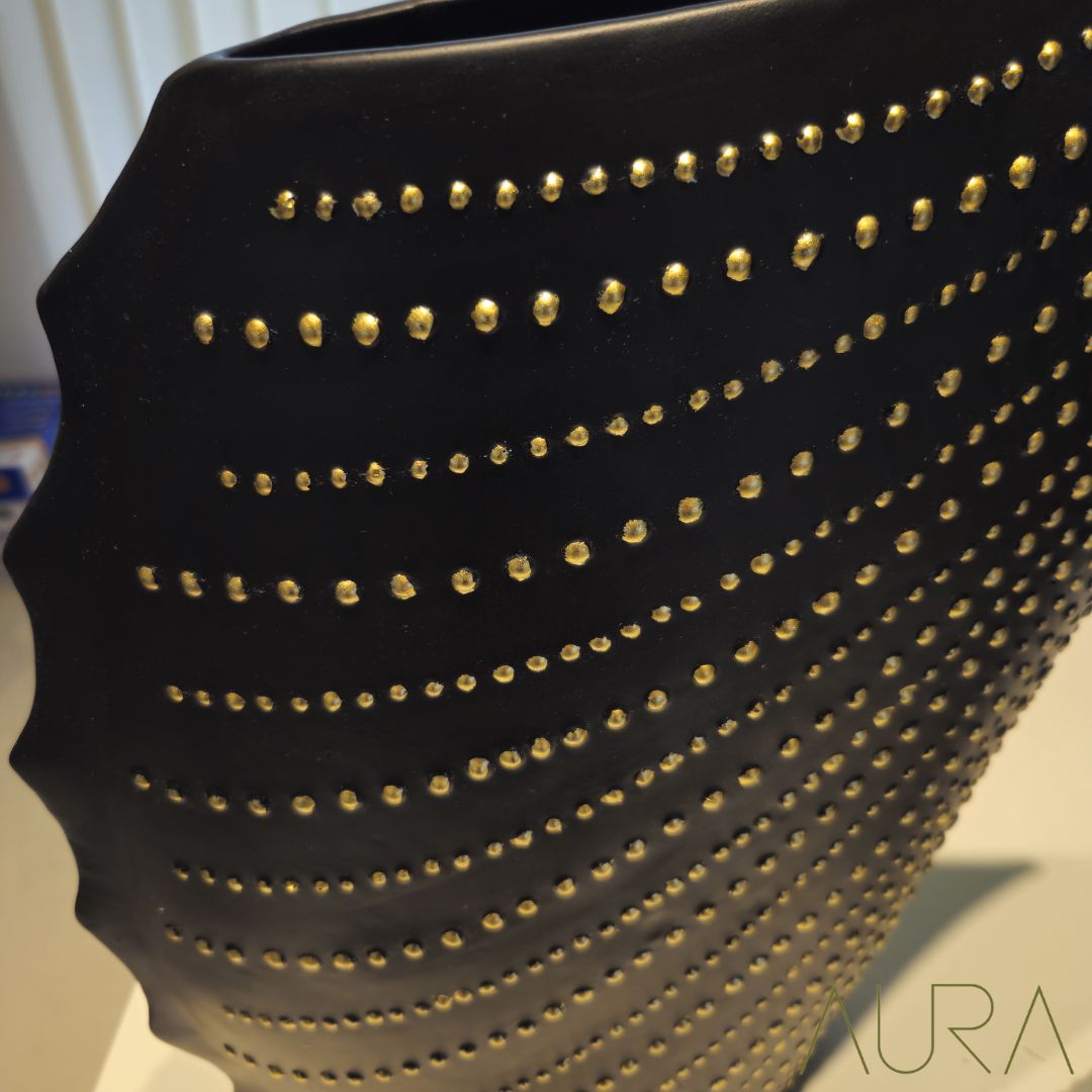 vase Resin black